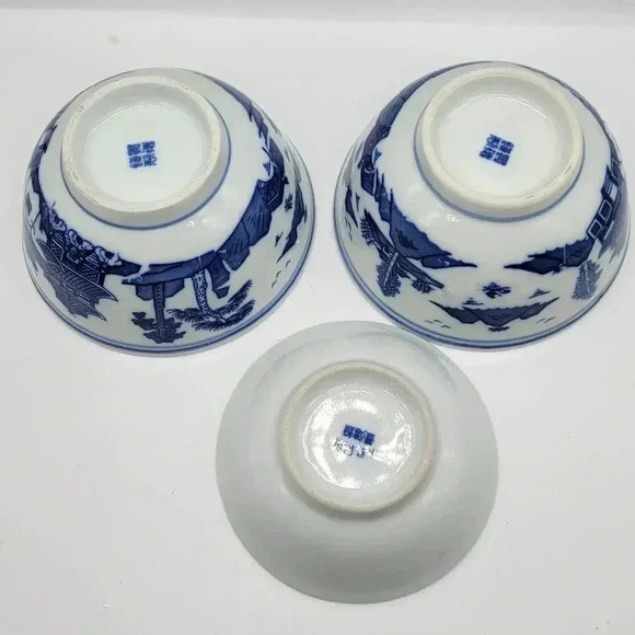 Beautiful! Set Of Three  Blue & White Oriental Dipping Bowls & One Sauce Bowl - Picture 2 of 11
